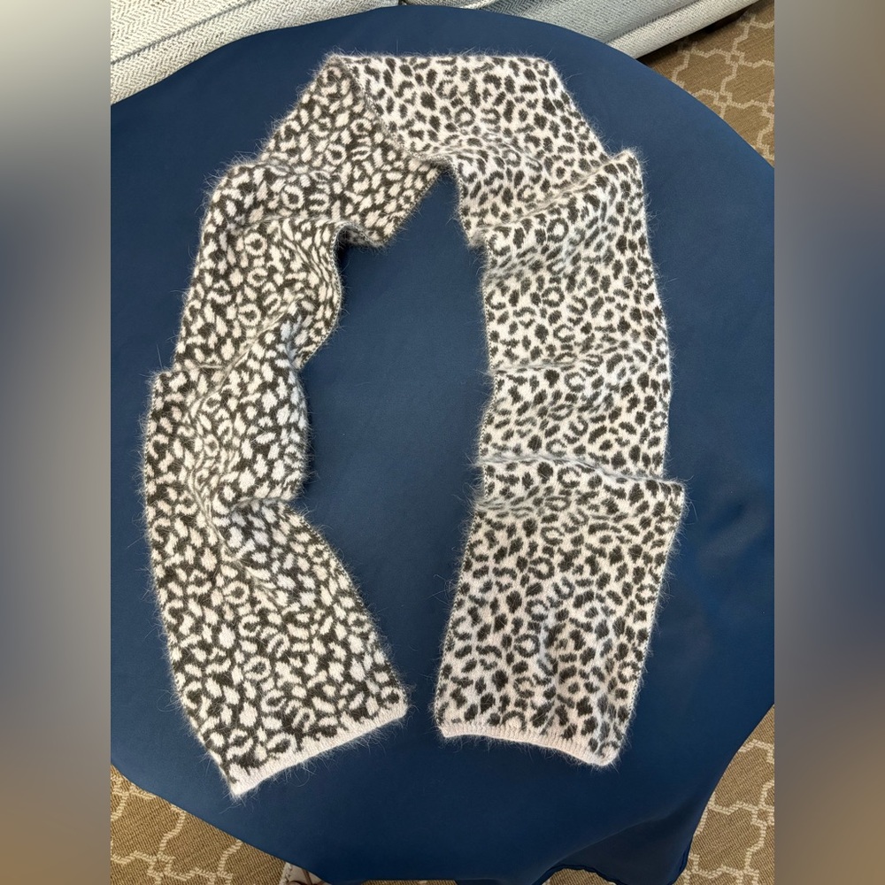 CHARLOTTE Leopard Scarf Rabbit’s Fur Blend Stylish, Luxurious & Trendy Pattern